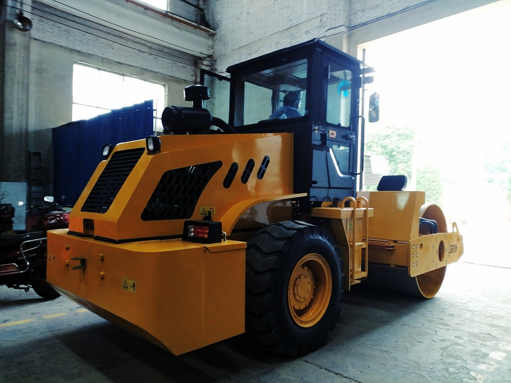 LG608H單鋼輪振動單驅全液壓壓路機_8噸壓路機-8噸壓路機-洛陽冠道機械有限公司 洛工壓路機