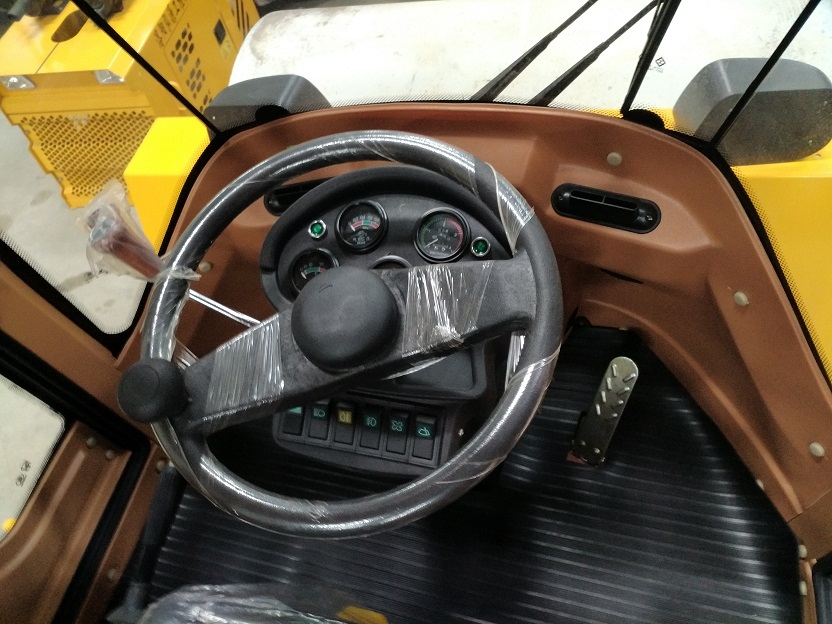 LG608H單鋼輪振動單驅全液壓壓路機_8噸壓路機-8噸壓路機-洛陽冠道機械有限公司 洛工壓路機